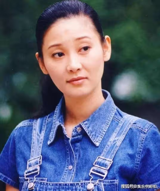 馮小剛為了徐帆,拋棄15年的原配髮妻,如今前妻張娣怎樣了?