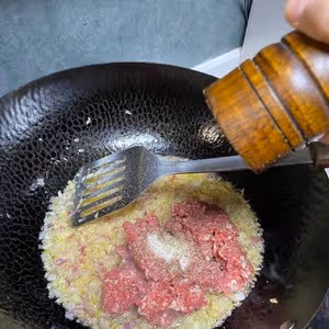 好吃到舔盤的肉醬意粉，超過癮