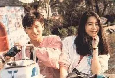 劉德華與妻子恩愛，遺憾的是只有一個女兒，女兒近照曝光長大了不少，網友直呼：又是一個美人胚子