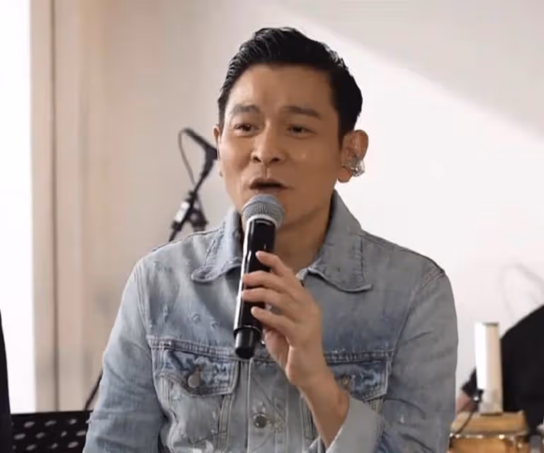 劉德華與妻子恩愛,遺憾的是只有一個女兒,女兒近照曝光長大了不少,網友直呼:又是一個美人胚子