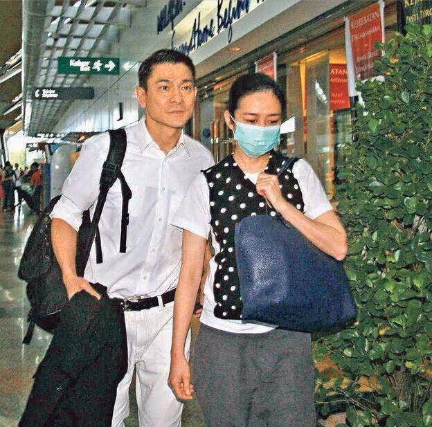 劉德華與妻子恩愛,遺憾的是只有一個女兒,女兒近照曝光長大了不少,網友直呼:又是一個美人胚子
