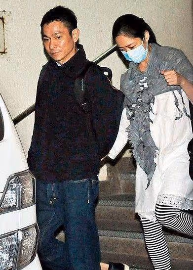 劉德華與妻子恩愛,遺憾的是只有一個女兒,女兒近照曝光長大了不少,網友直呼:又是一個美人胚子
