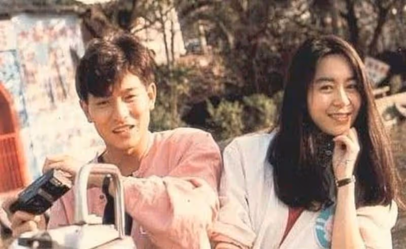 劉德華與妻子恩愛，遺憾的是只有一個女兒，女兒近照曝光長大了不少，網友直呼：又是一個美人胚子