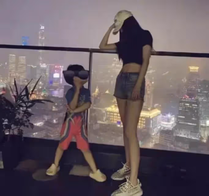 5歲小海綿被曝光正面照!身高已過楊穎的腰部,「精緻五官+白皙膚色」顏值出眾,網友驚呼:簡直迷你版黃曉明