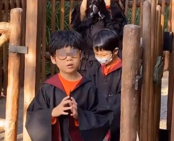 5歲小海綿被曝光正面照!身高已過楊穎的腰部,「精緻五官+白皙膚色」顏值出眾,網友驚呼:簡直迷你版黃曉明