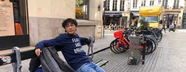 陳奕迅女兒罕見出鏡！18歲的她身材高挑不輸超模，表情高冷「五官」像極了媽媽