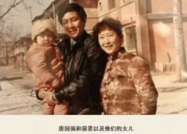 70歲唐國強現身豪華飯店，穿百元衣太樸素，與二婚妻子罕見秀恩愛