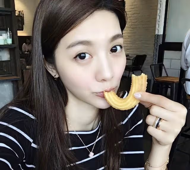 恭喜！台灣知名女星與上海富商註冊結婚，因不雅照事件事業盡毀