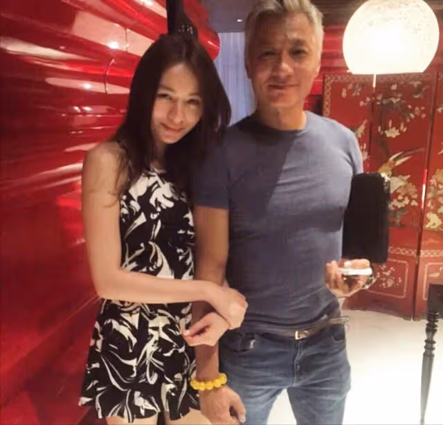 遺憾！港姐冠軍父親和女兒失散多年，曾是TVB一線小生否認隱退