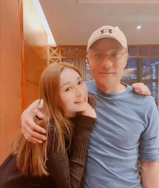遺憾！港姐冠軍父親和女兒失散多年，曾是TVB一線小生否認隱退
