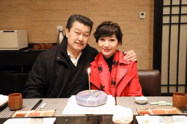 曾被指第三者上位！知名港星與趙雅芝結婚38年，用時間破外界傳聞