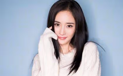 楊冪下班被偶遇,路人鏡頭下打扮時髦身材好,看上去究竟有多美?