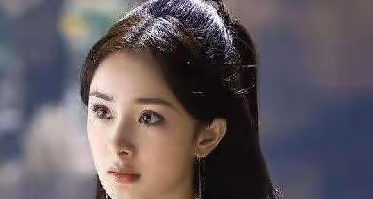 楊冪下班被偶遇,路人鏡頭下打扮時髦身材好,看上去究竟有多美?