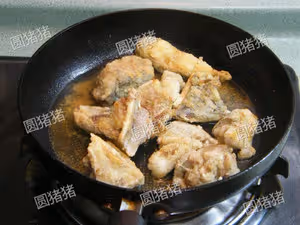 蒜子燜鲶魚