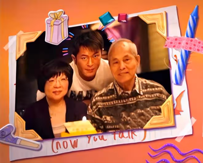 古天樂媽媽為慈善登台表演,穿禮服化妝氣質好,老公兒子都是演員
