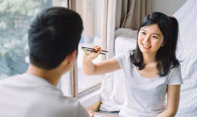 「房我買，貸款我還，憑啥加你名」「孩子我生我養，憑啥叫你爸