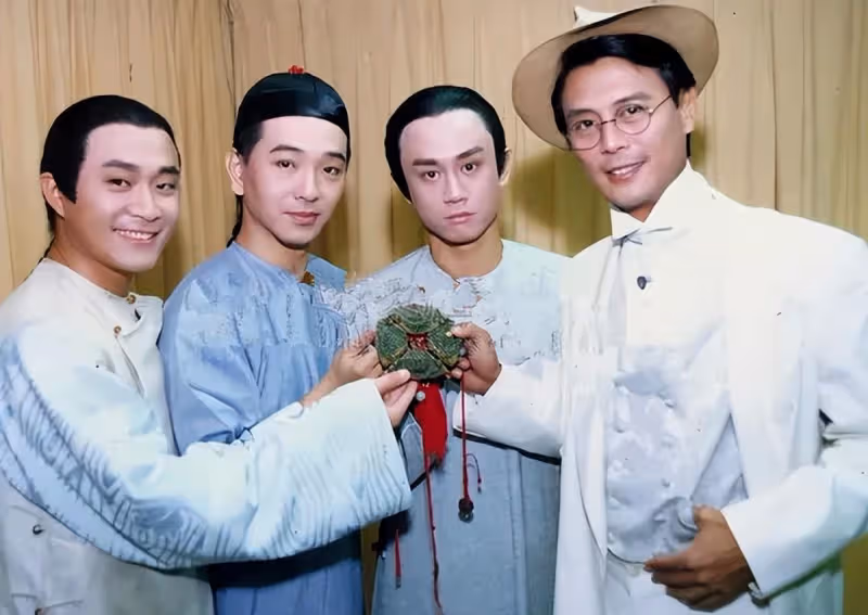 出道37年零緋聞！他為追妻4年不放棄「生日送99朵玫瑰花」　今身無分文：財產都在愛人名下