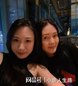 56歲李麗珍近況曝光，一臉凍齡身材發福，女兒高顏值遺傳好基因