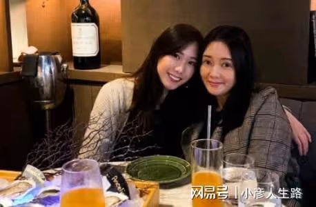 56歲李麗珍近況曝光，一臉凍齡身材發福，女兒高顏值遺傳好基因