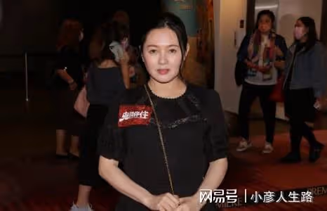 56歲李麗珍近況曝光，一臉凍齡身材發福，女兒高顏值遺傳好基因
