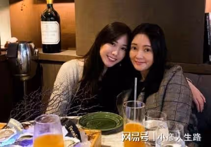 56歲李麗珍近況曝光，一臉凍齡身材發福，女兒高顏值遺傳好基因