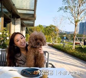 56歲李麗珍近況曝光，一臉凍齡身材發福，女兒高顏值遺傳好基因