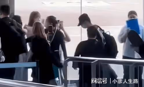 王一博新片遭撤檔，官方表示需回爐重造，網友卻質疑胡軍是導火索