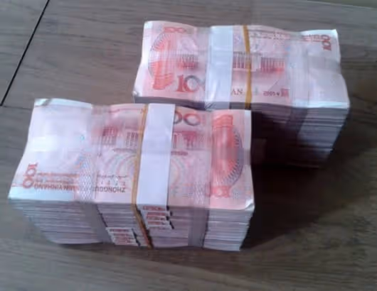 兒子一哭婆婆就進我房去抱,她出來後口袋很鼓,我起疑撕開後傻了