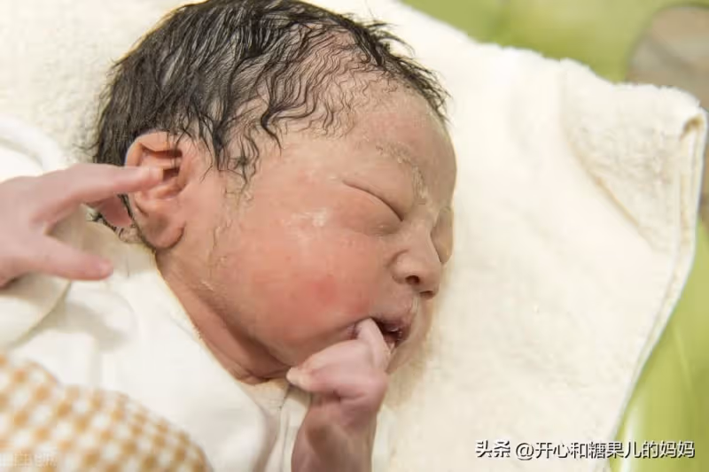 兒子足月出生後,發現竟和小叔子有血緣關係,丈夫:我沒弟弟