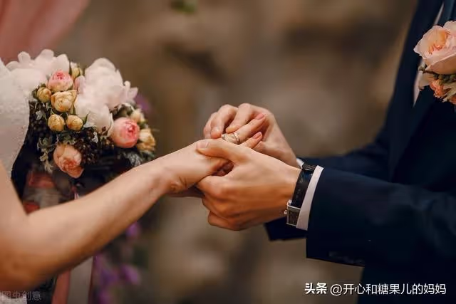 離婚後卻發現自己懷了二胎,兒子出生後,老公來要兒子怎麼辦?