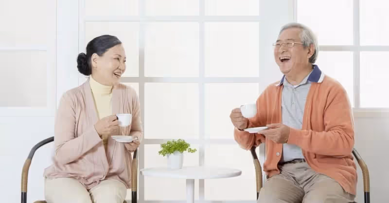 再婚半年，老伴藏起我的身份證：你走了，誰給我全家10口人做飯？