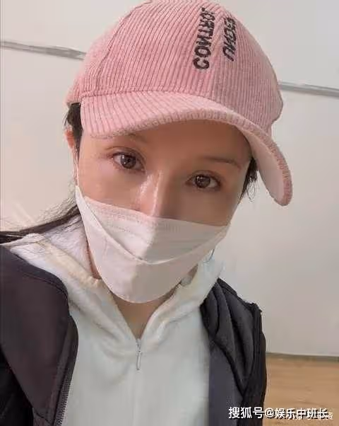 40歲孫菲菲曬近照,臉部僵硬目光呆滯,昔日古裝女神容顏已不在