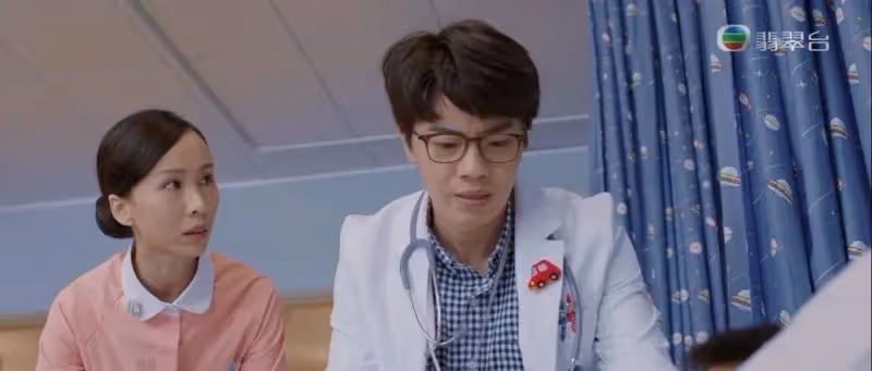 傳TVB小生背著女友與31歲小花約會，男女主發文回應