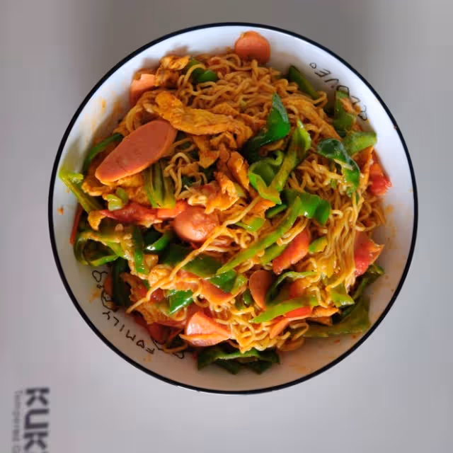 西紅柿青椒炒方便麵