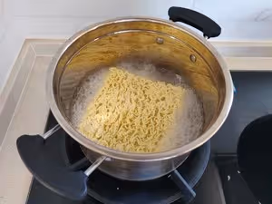 西紅柿青椒炒方便麵