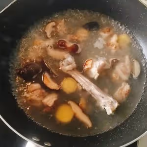 一個雞腿🍗就可以做一碗香濃可口的雞湯