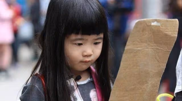 看看蔡依林媽媽，再看「昆淩媽媽」，網友：原諒我沒忍住大笑出聲