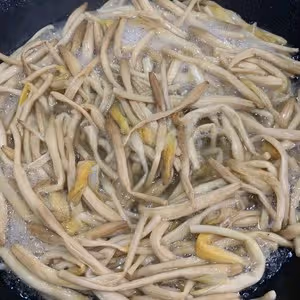 黃花菜燜五花肉