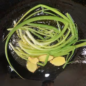 黃花菜燜五花肉