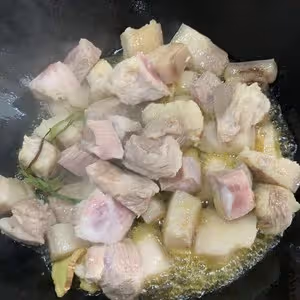 黃花菜燜五花肉