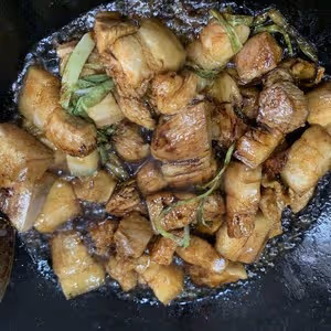 黃花菜燜五花肉