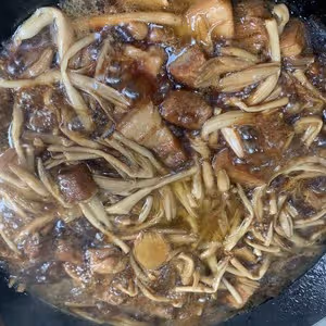 黃花菜燜五花肉