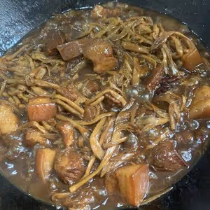 黃花菜燜五花肉
