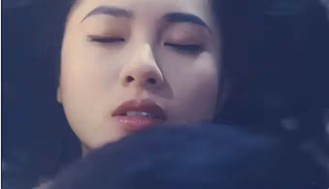 56歲性感女神李麗珍曬近照,自嘲肥又老,全素顏出街無人識,網友細看容顏後感嘆:還是那麼美啊