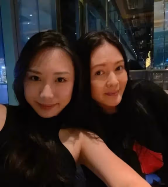 56歲性感女神李麗珍曬近照,自嘲肥又老,全素顏出街無人識,網友細看容顏後感嘆:還是那麼美啊