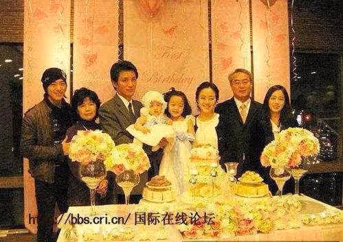 金泰熙出道20多年,被譽為最乾淨的韓國女星,憑藉的不僅是背景