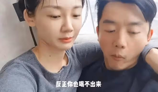 鄭愷一家三口回奶奶家過節,小姨子寸步不離,四代同堂太幸福