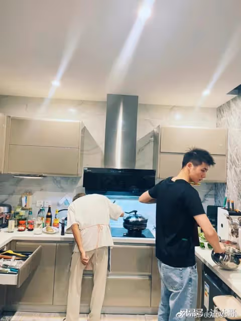 周揚青被爆交往「小10歲偶像團員」 PO照神回:架不住我喜歡