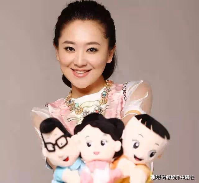 主持人月亮姐姐曬新疆美食,皮膚緊緻狀態佳,42歲宛如少女