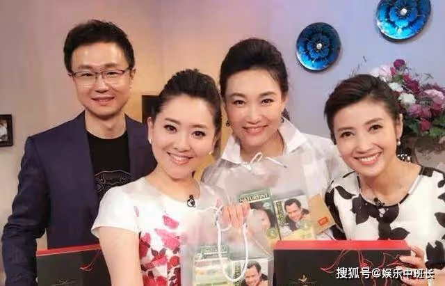 主持人月亮姐姐曬新疆美食，皮膚緊緻狀態佳，42歲宛如少女